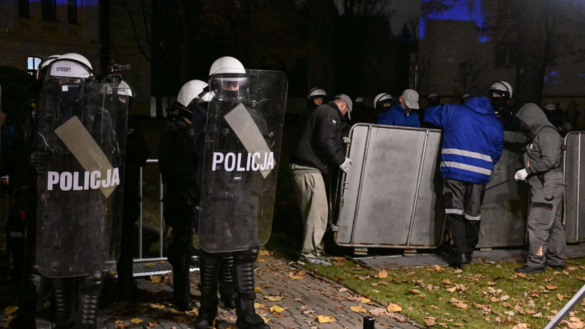 Polizei vor dem Gebäude des Verfassungsgerichts in Warschau
