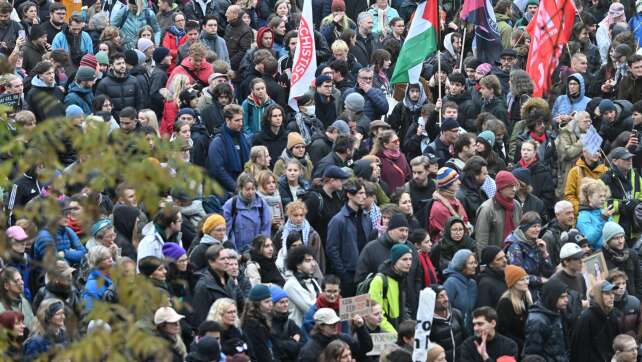 Proteste der Gen Z in München und Nürnberg laufen an
