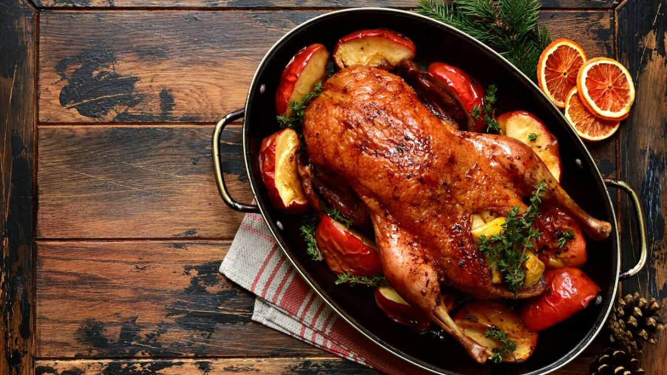 Die perfekte Weihnachtsgans: Rezept mit Aprikosenlack, Sauce, Knödeln und Blaukraut von 3-Sterne-Koch Christian Jürgens