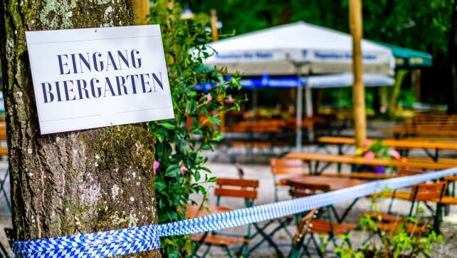 Der Biergarten-Knigge: Manieren rund um Essen und Getränke
