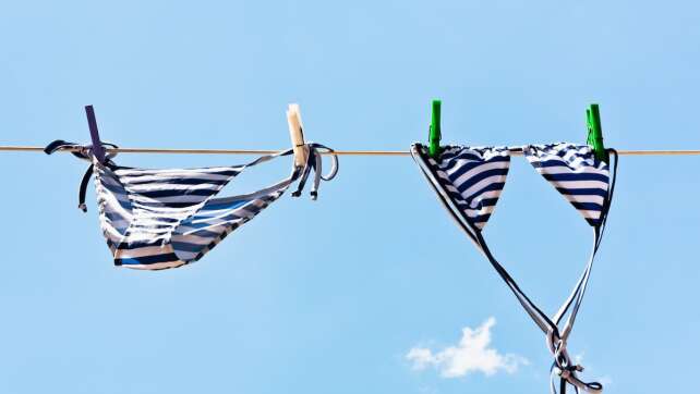 Urlaubswäsche: Tipps zum Waschen von Bikinis und Badehosen