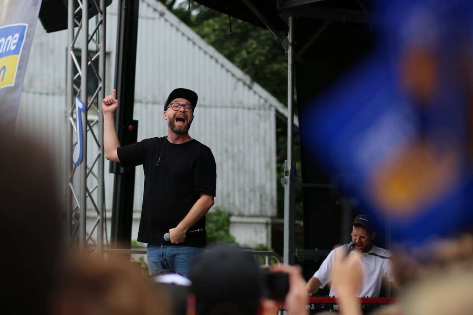 So war das erste ANTENNE BAYERN Pausenhofkonzert mit Mark Forster