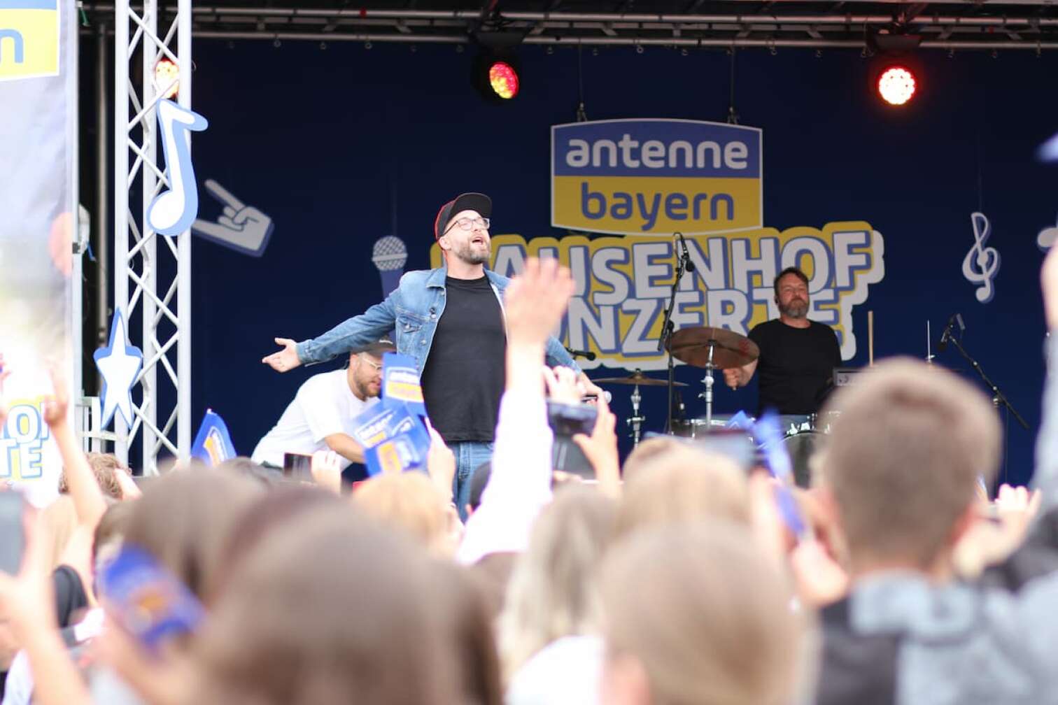 So war das erste ANTENNE BAYERN Pausenhofkonzert mit Mark Forster