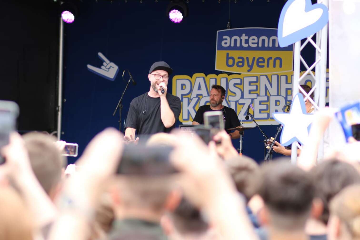 Mark Forster ist der Start auf dem ersten Pausenhofkonzert in Weichs