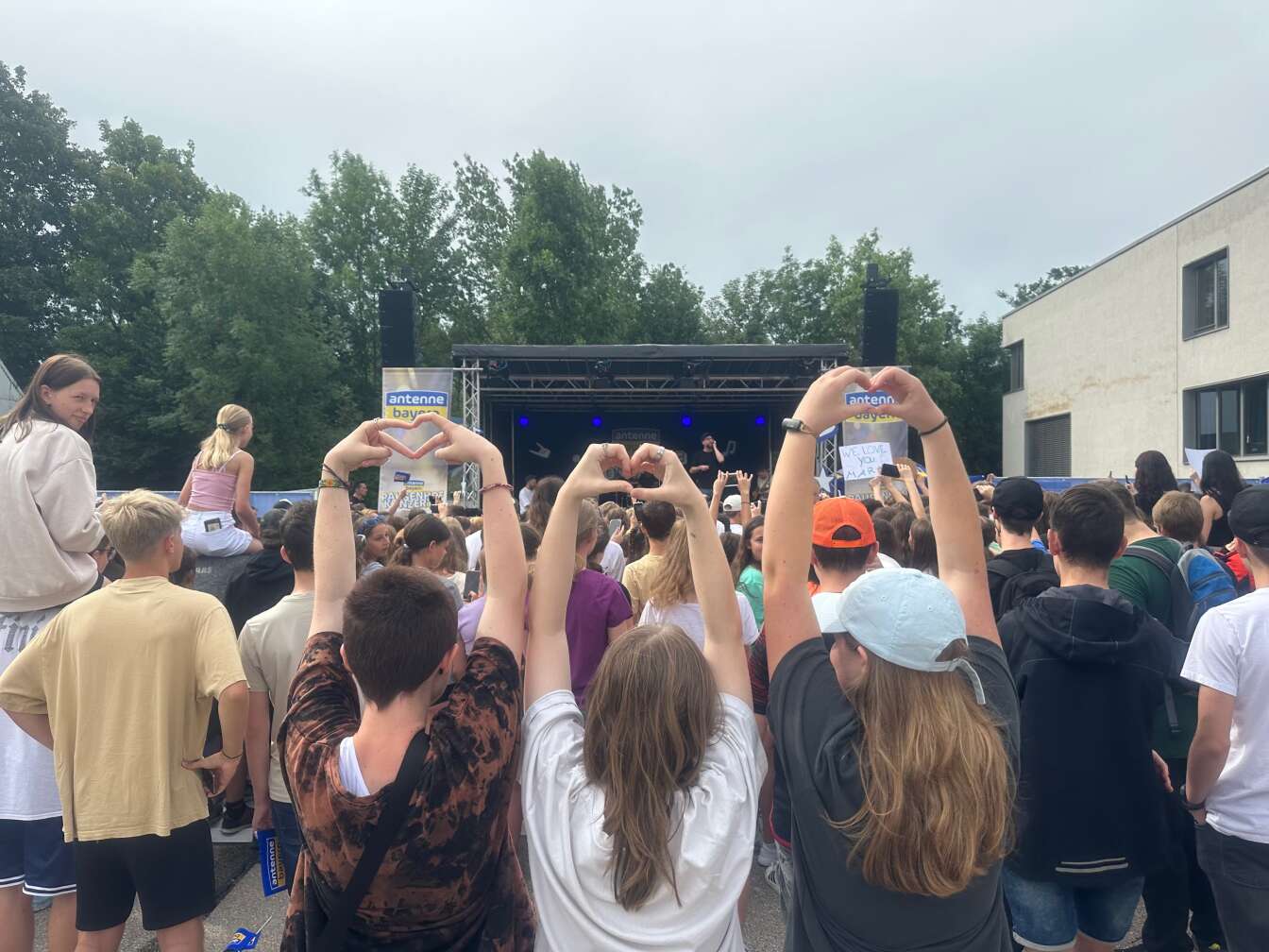 Mark Forster ist der Start auf dem ersten Pausenhofkonzert in Weichs