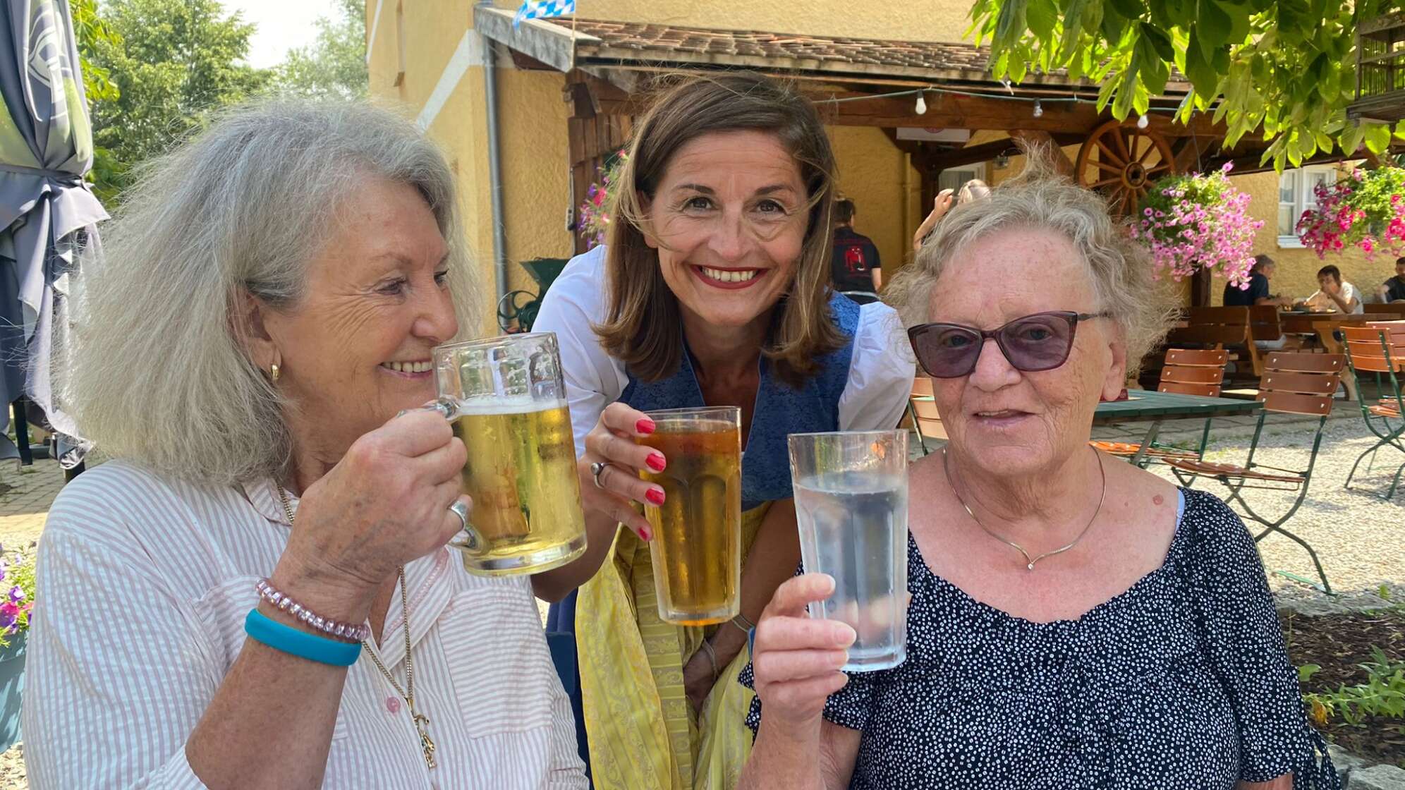 Die ANTENNE BAYERN Heimatministerin mit den beiden Renates