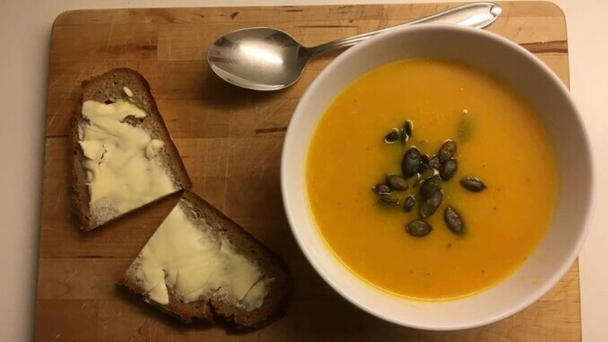 Kürbissuppe und Butterbrot