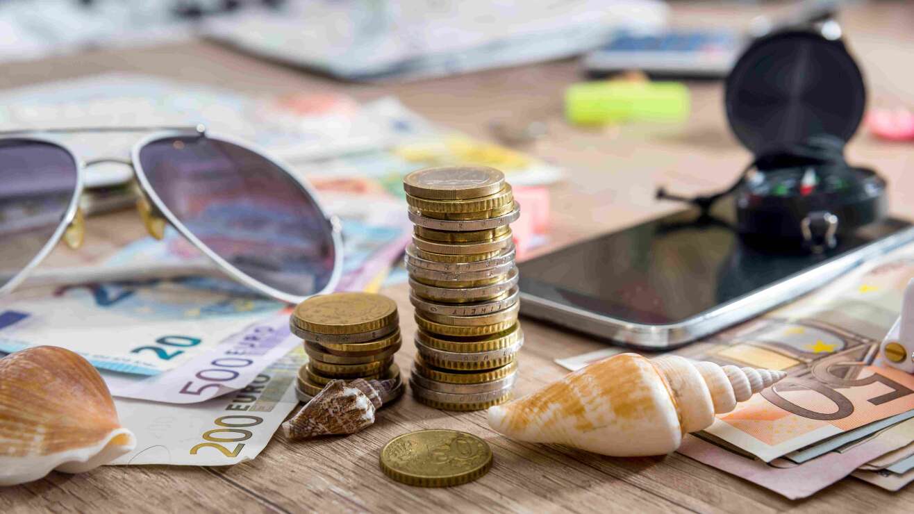 Reisen mit Bargeld oder Kreditkarte? Tipps für den Urlaub