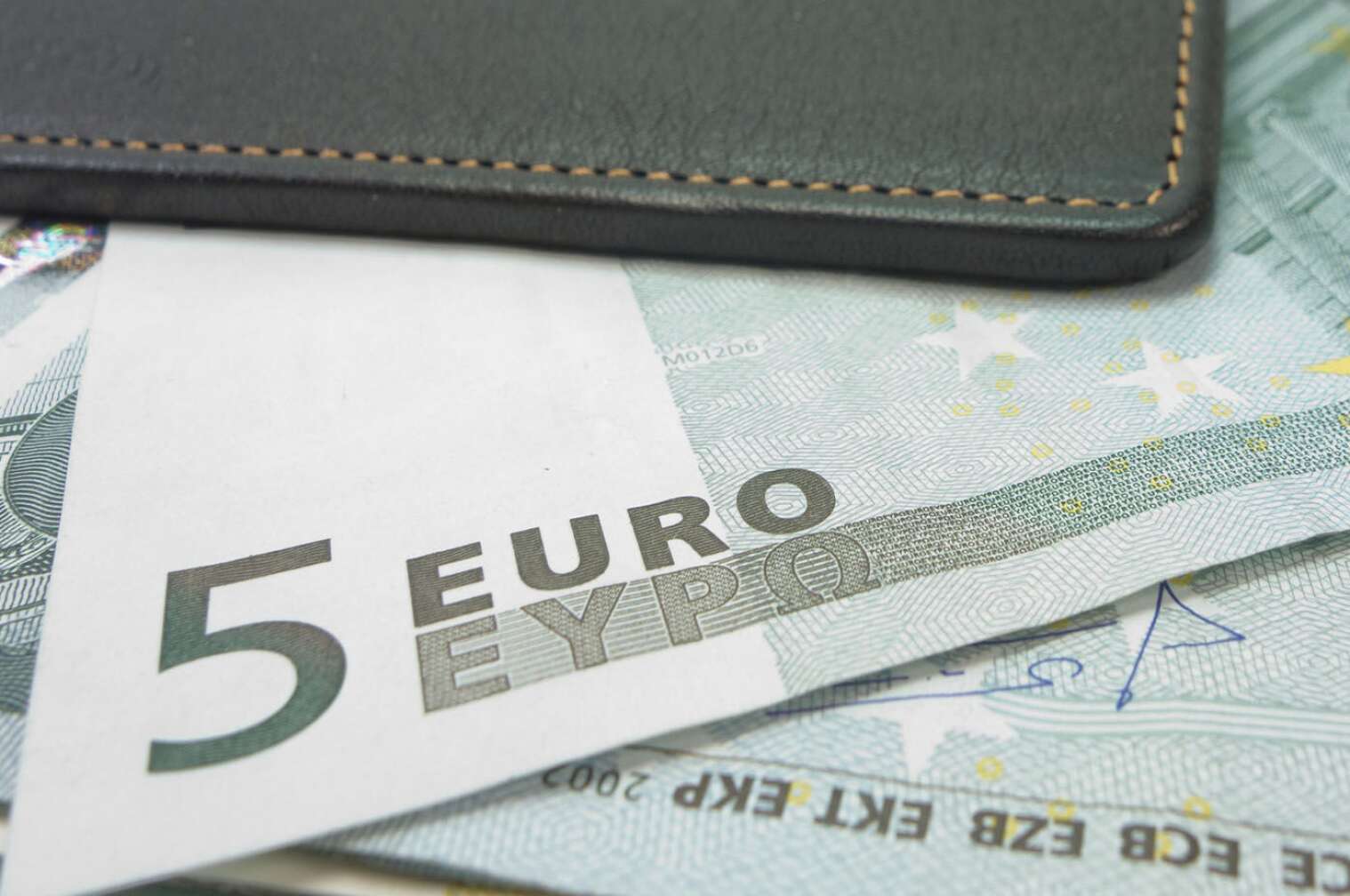 Geldbeutel mit 5-Euro-Schein