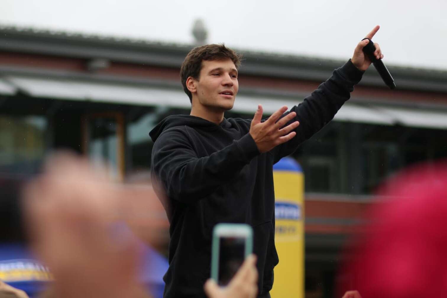 Wincent Weiss beim dritten ANTENNE BAYERN Pausenhofkonzert