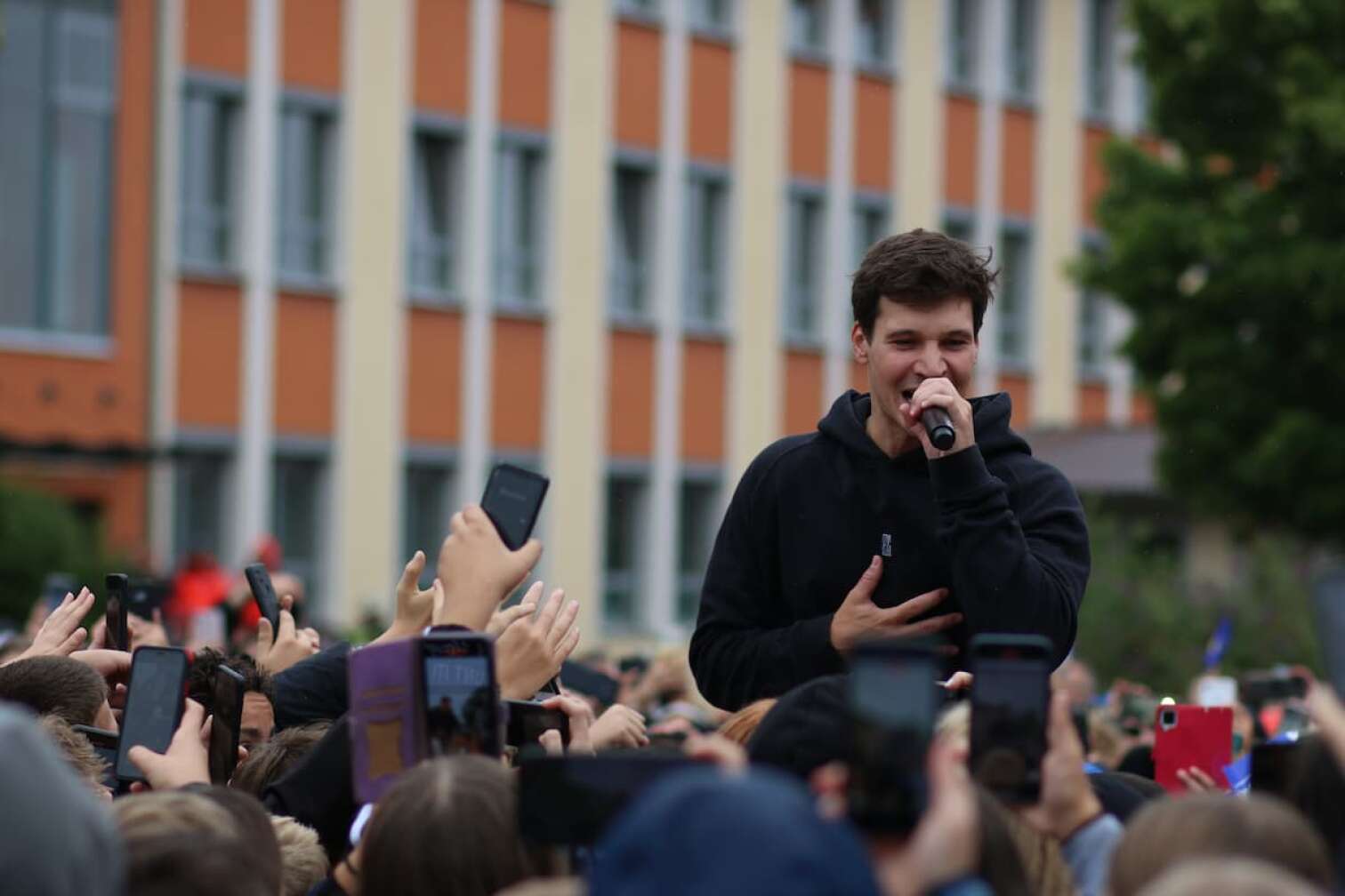 Wincent Weiss beim dritten ANTENNE BAYERN Pausenhofkonzert