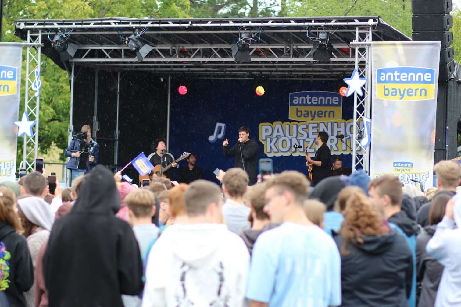 Wincent Weiss beim dritten ANTENNE BAYERN Pausenhofkonzert