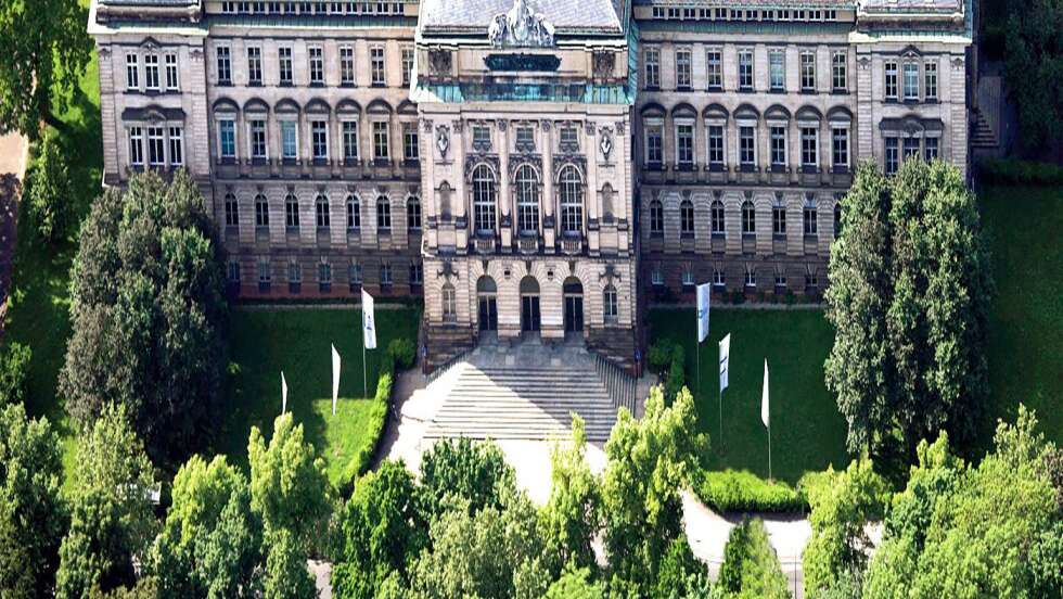 Universität