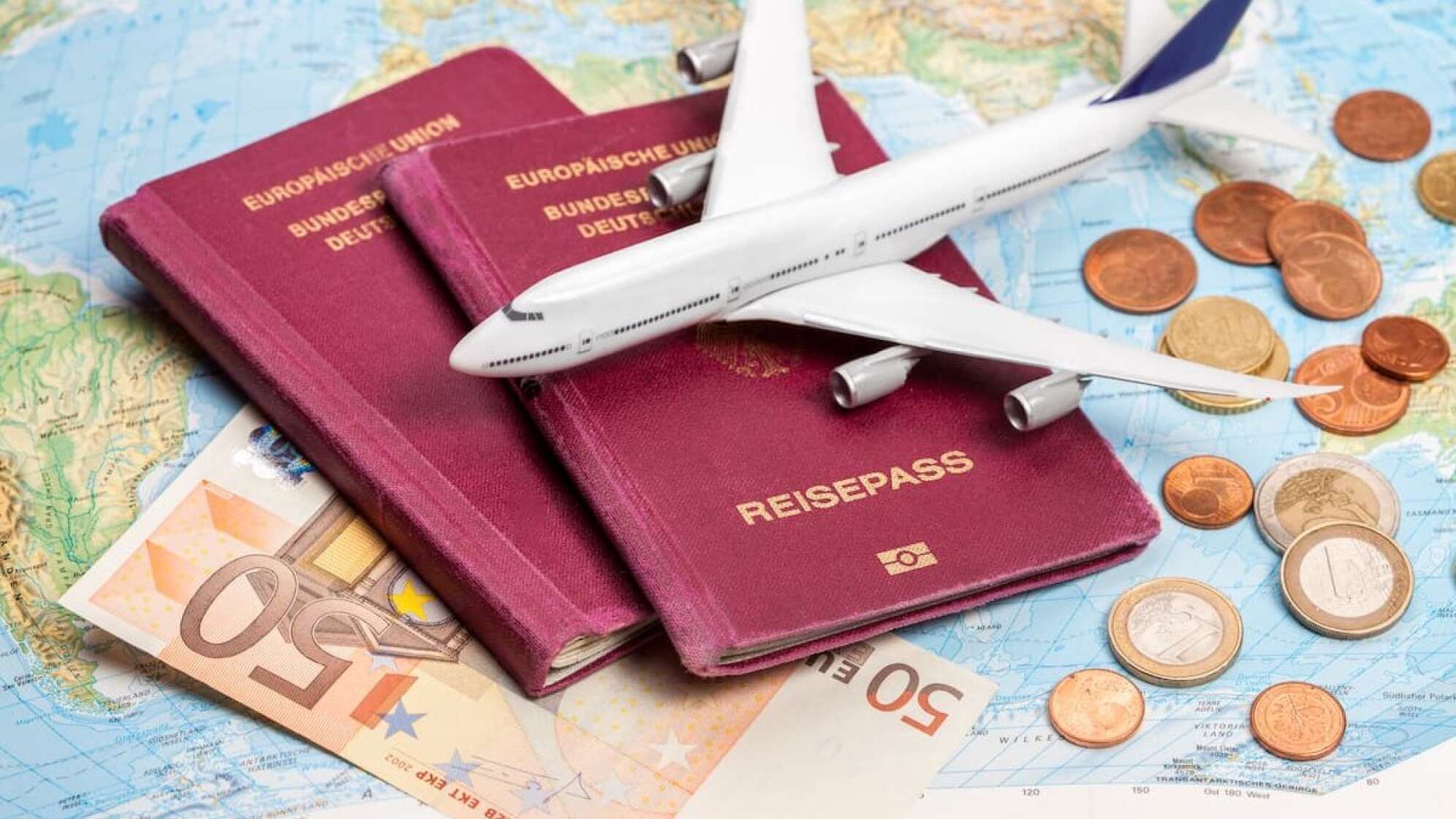 Deutscher Reisepass, Flugzeug und Geld