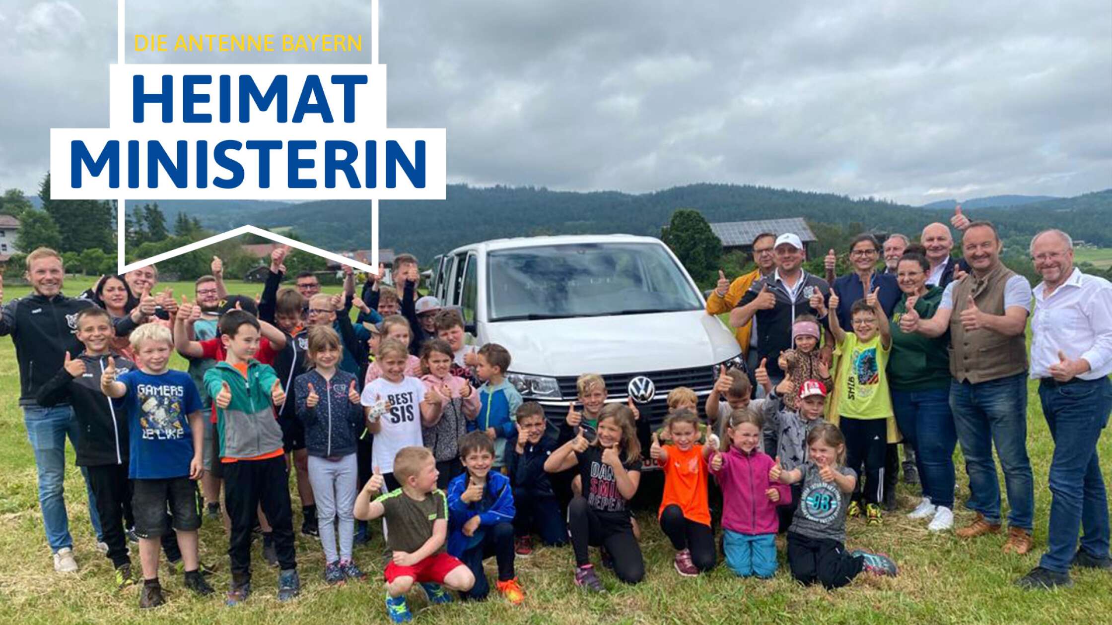 Die ANTENNE BAYERN Heimatministerin Bus für den SV Kollnburg