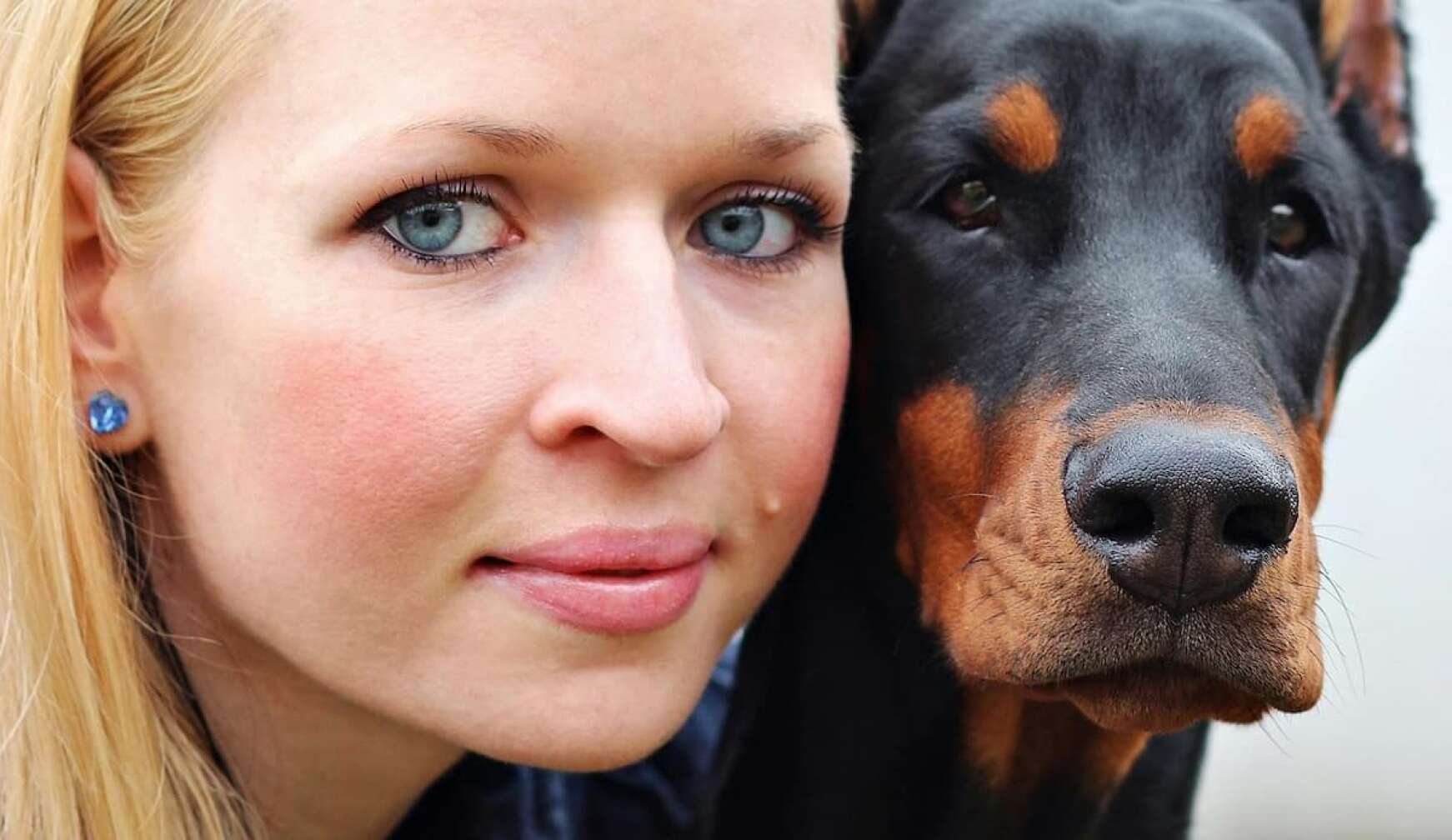 Frau mit Rottlweiler