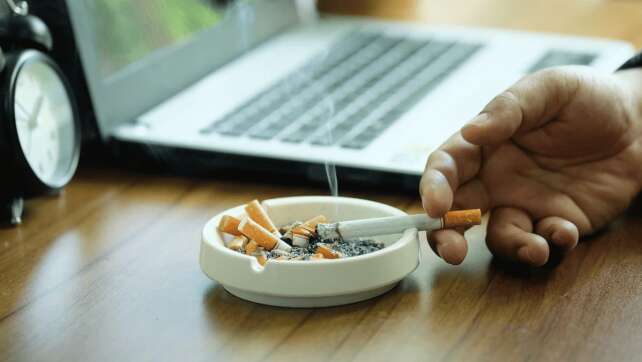 Darf man wegen Raucherpausen wirklich gekündigt werden? Was dahinter steckt