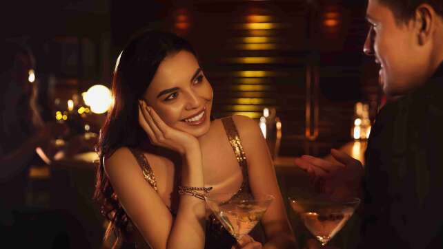 Schöntrinken: Macht Alkohol Menschen wirklich attraktiver?