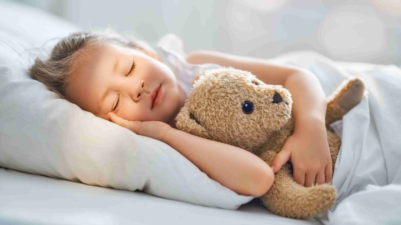 Schlafumstellung bei Kindern nach den Ferien: So klappt's