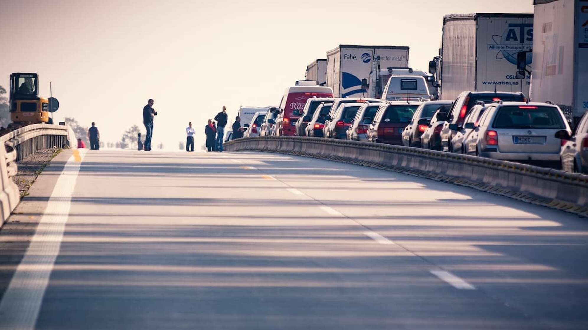 Stau auf der Autobahn und ihr müsst aufs Klo? Darauf müsst ihr achten