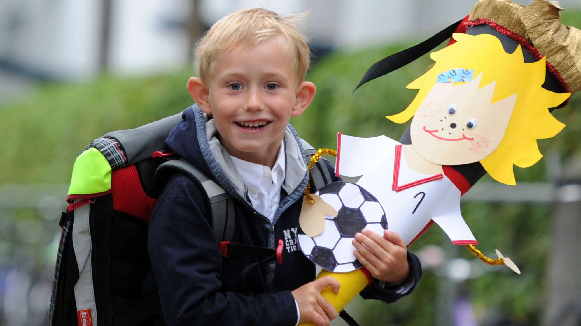 Kind mit Schultüte