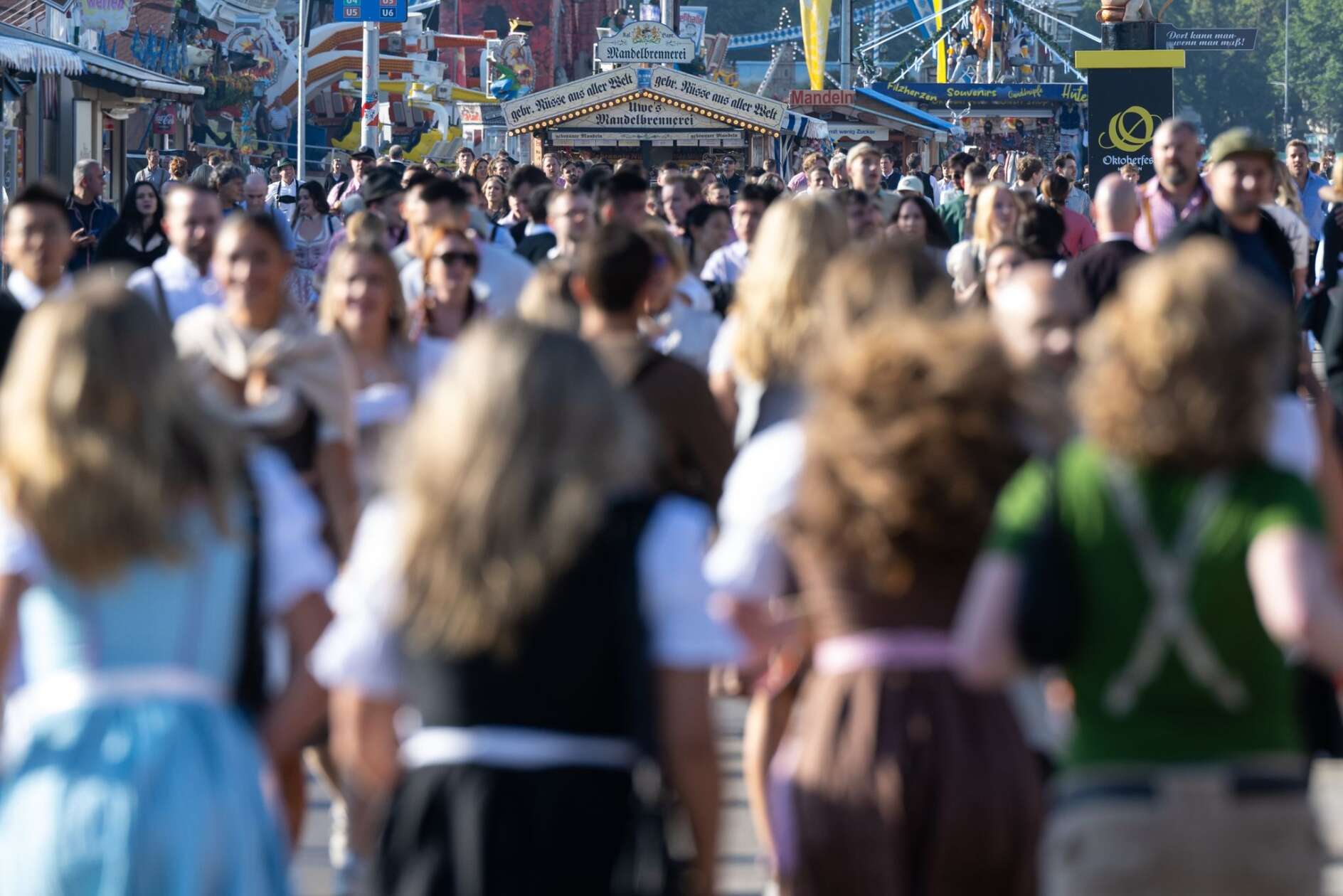 UBahn im OktoberfestModus Rolltreppen mit mehr Tempo