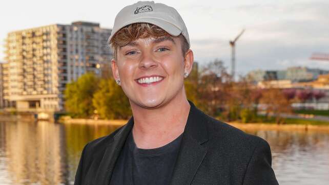 Influencer twenty4tim steigt auf Platz eins der Charts ein