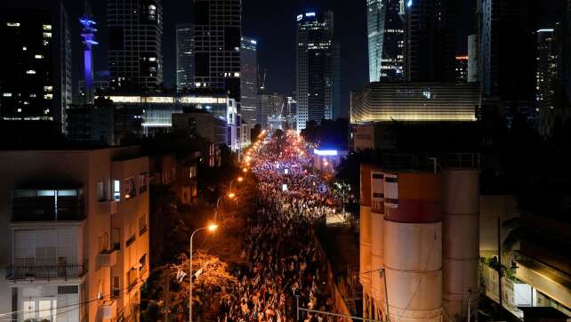 Hunderttausend demonstrieren in Tel Aviv gegen Regierung