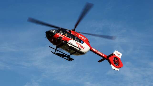 Wohnwagen reißt Mann mit: Lebensgefährlich verletzt