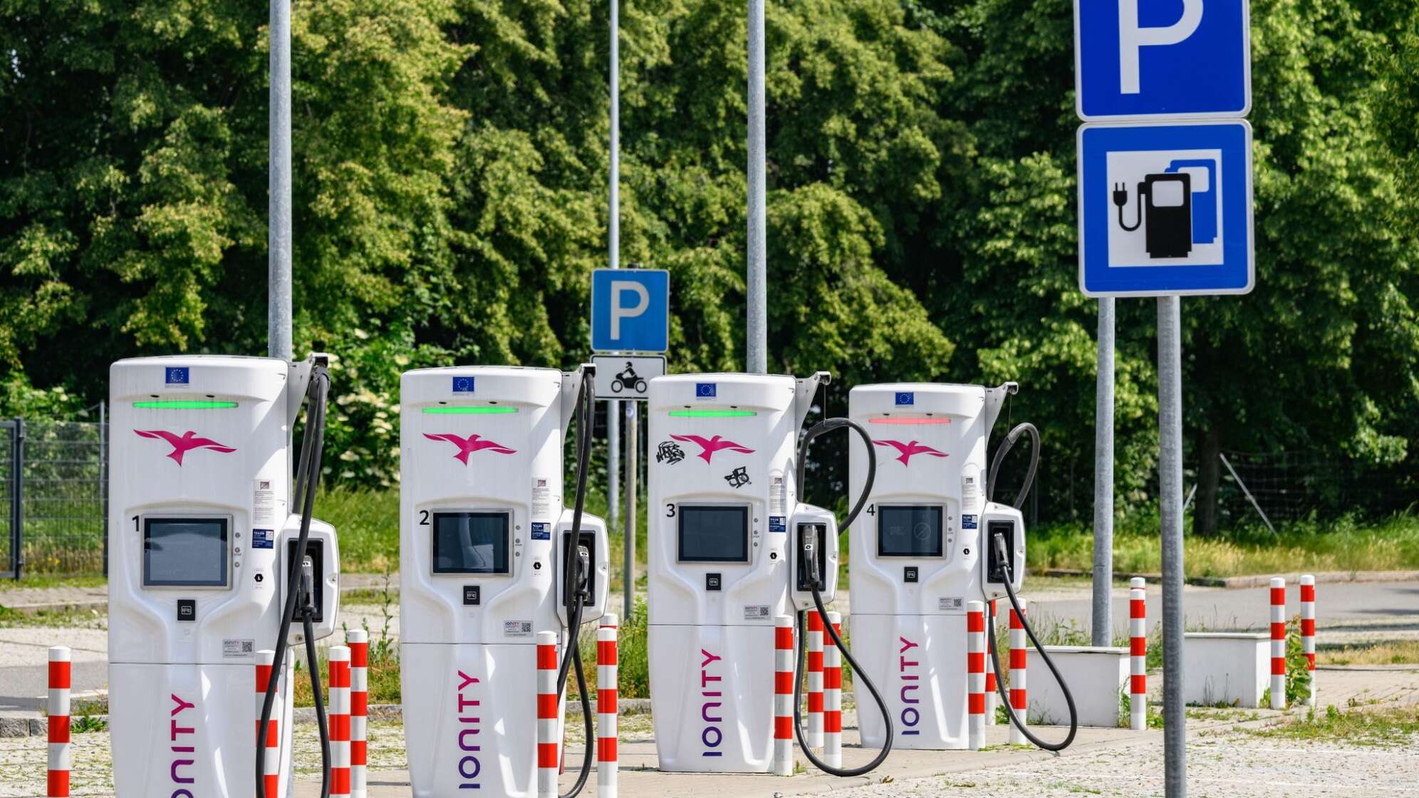 Parkplatz mit E-Ladestation
