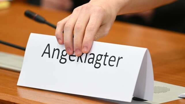 Vergewaltigung geflüchteter Frauen: Security angeklagt