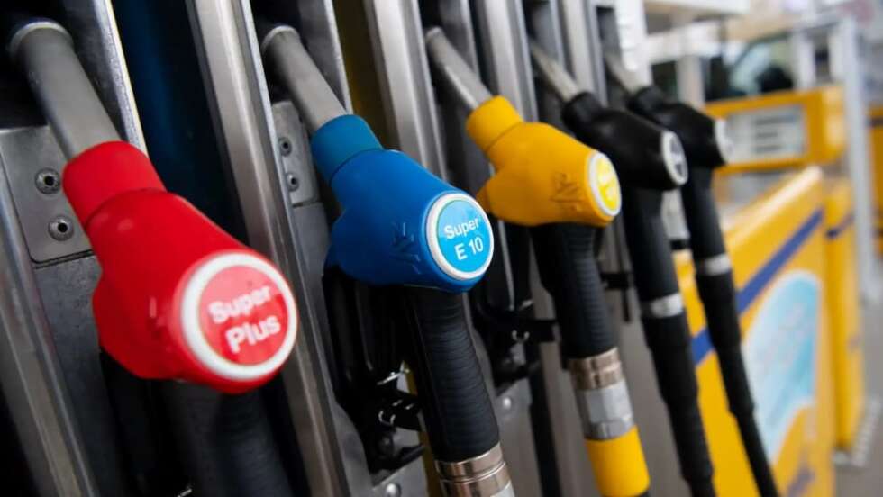 ADAC empfiehlt Super E10: Warum der günstigere Kraftstoff für fast alle Benziner geeignet ist und wie ihr beim Tanken in Bayern bares Geld sparen könnt