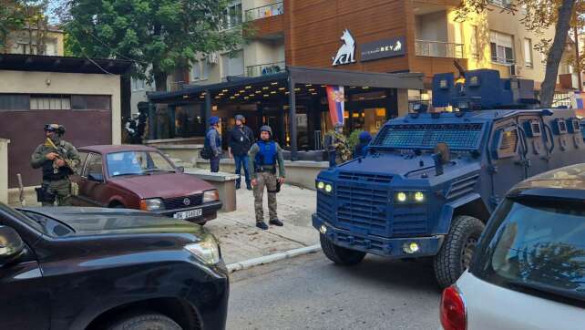 Kosovo: Serbische Armee kommt aus drei Richtungen