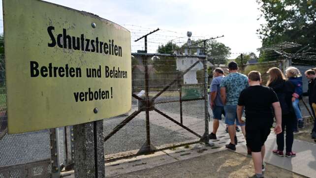 «Kunst auf der Grenze» im einst geteilten Dorf Mödlareuth