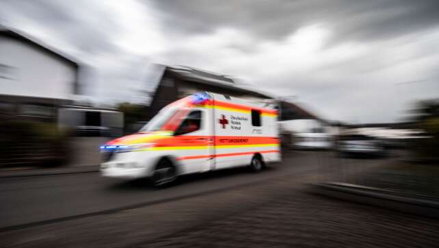 Zwei Autofahrer bei Unfall lebensgefährlich verletzt