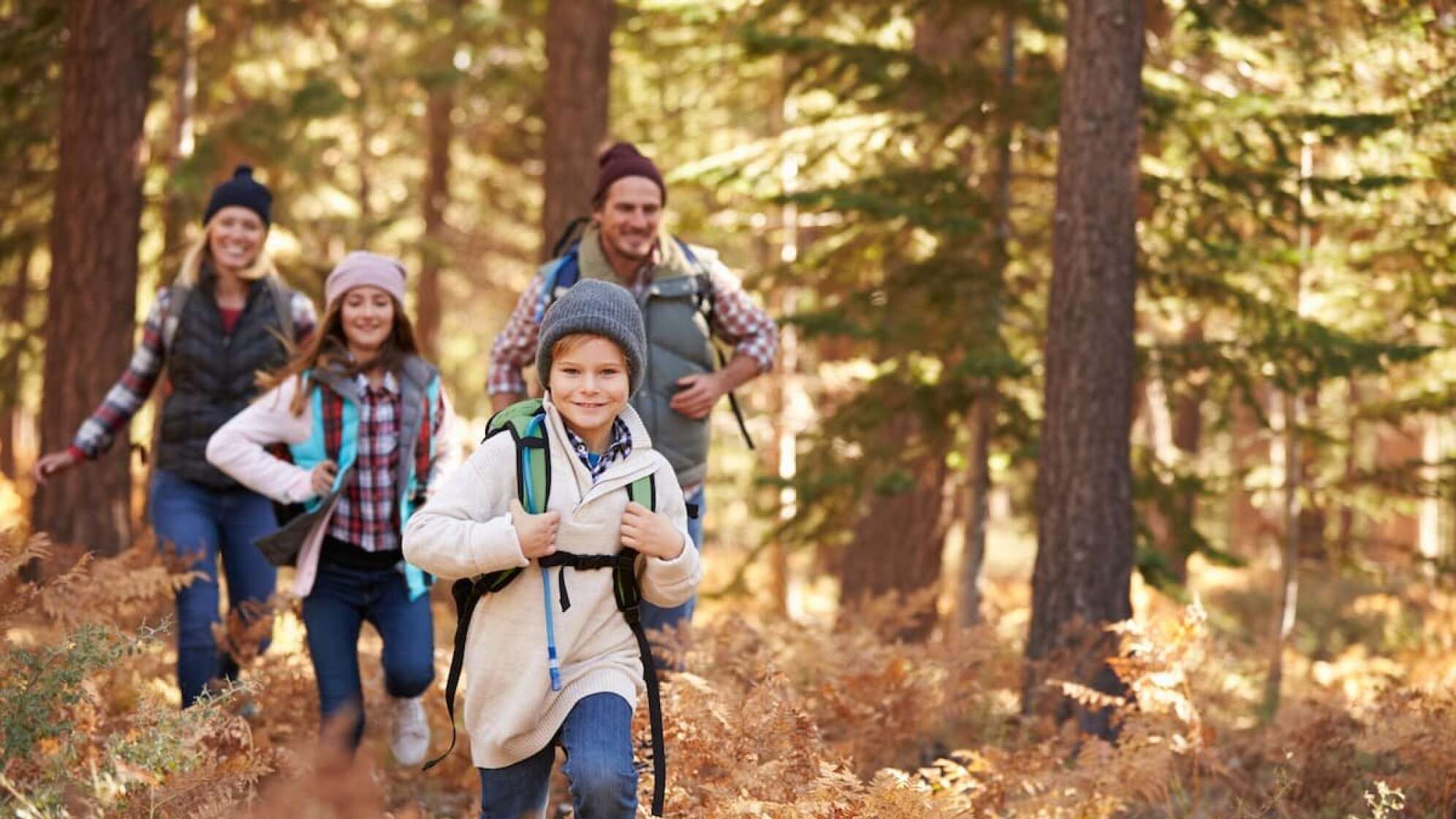 Familie glücklich wandern