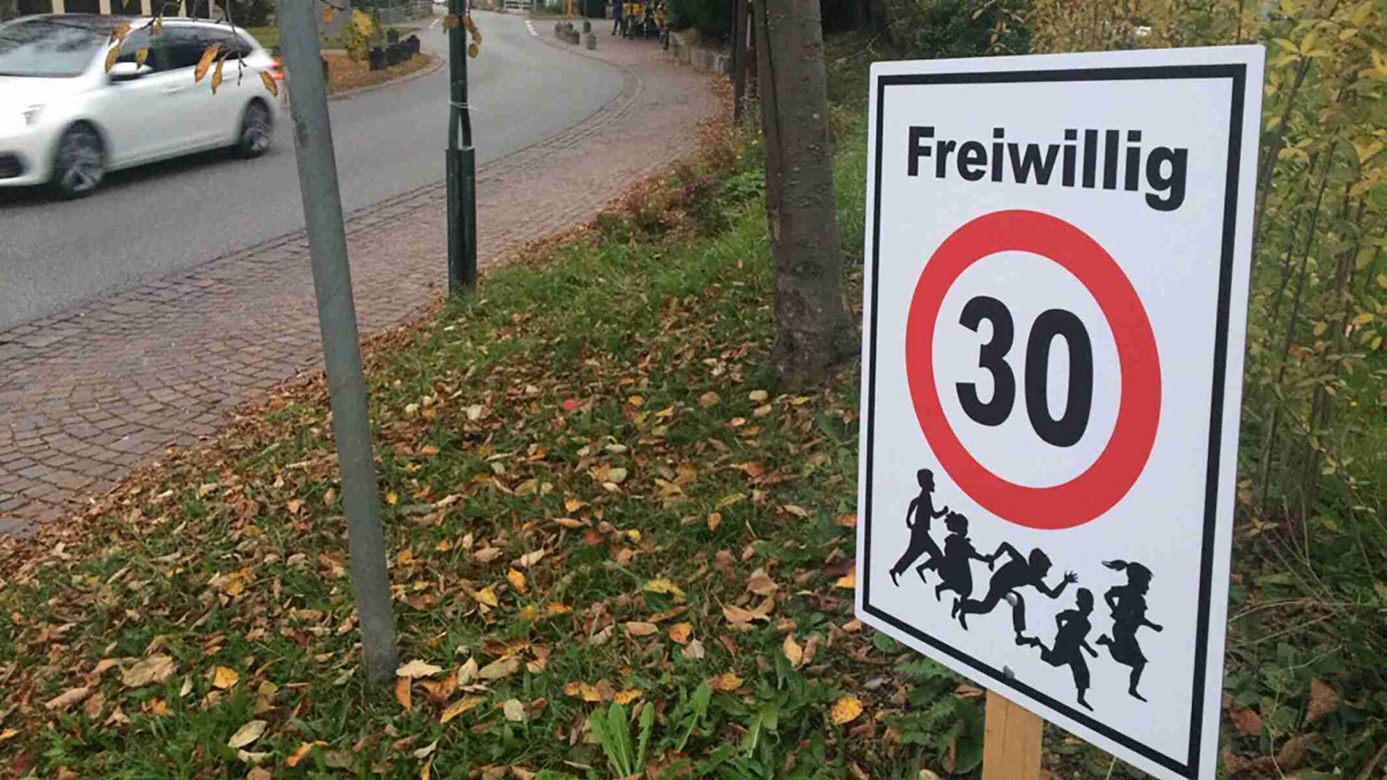 Freiwillig 30 Schild