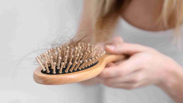 Haarausfall im Herbst: Was steckt dahinter?