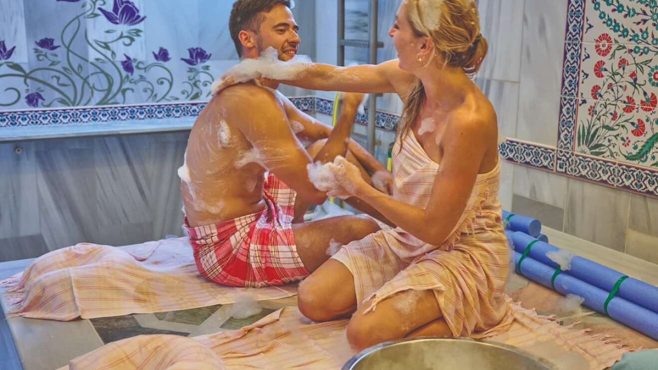 Schaumparty im Hamam_Wohlfuehltherme_Bad Griesbach