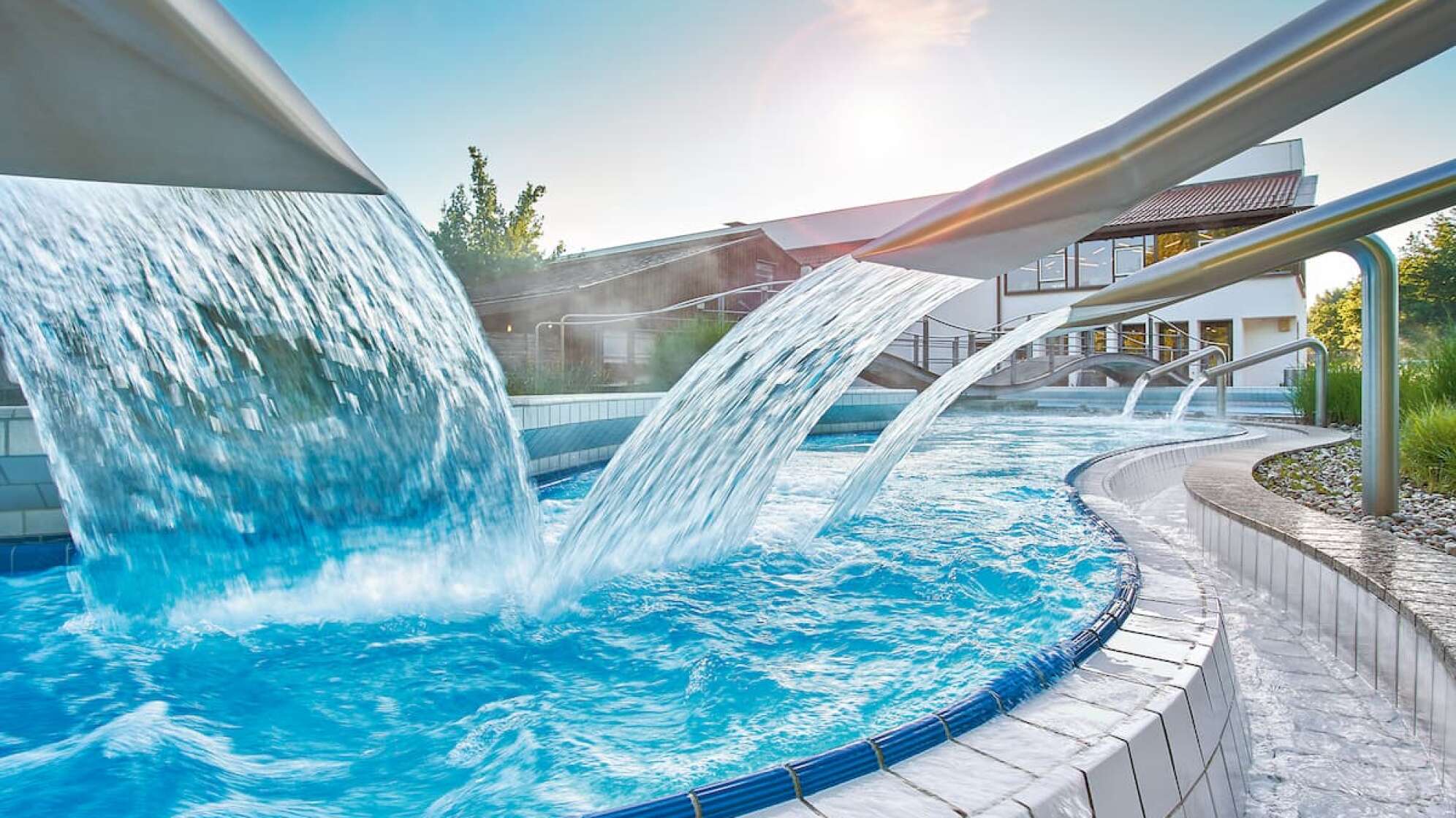 Thermalwasser hat beim Quellaustritt eine Mindesttemperatur von 20 Grad und beinhaltet eine Vielzahl von Mineralien