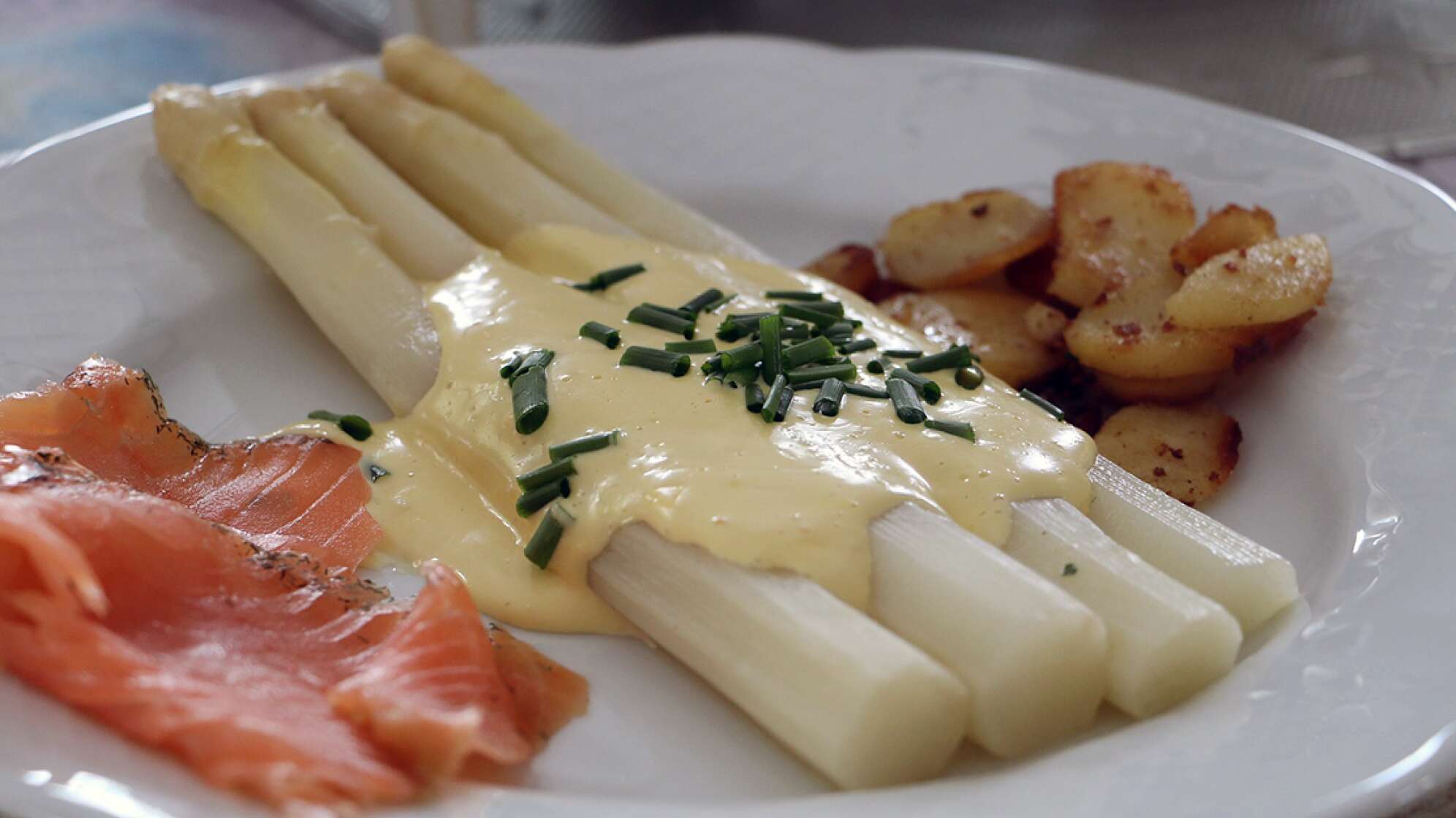 Spargel mit Sauce Hollandaise