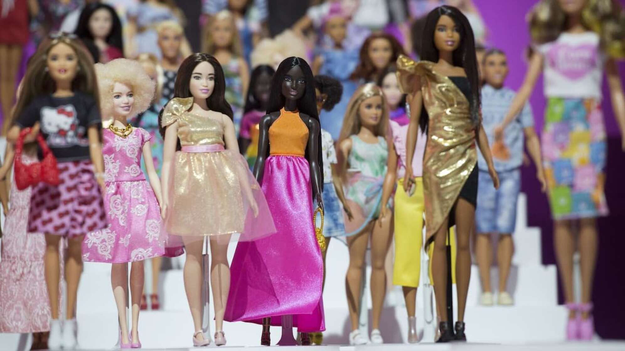 Verschiedene Barbies