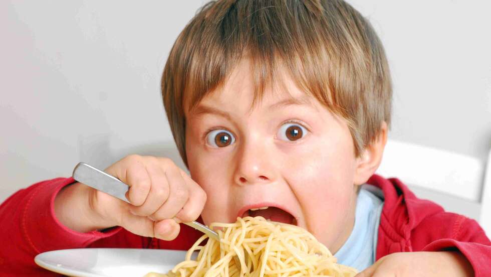 Kind isst zu viel: Achtet auf dieses Verhalten
