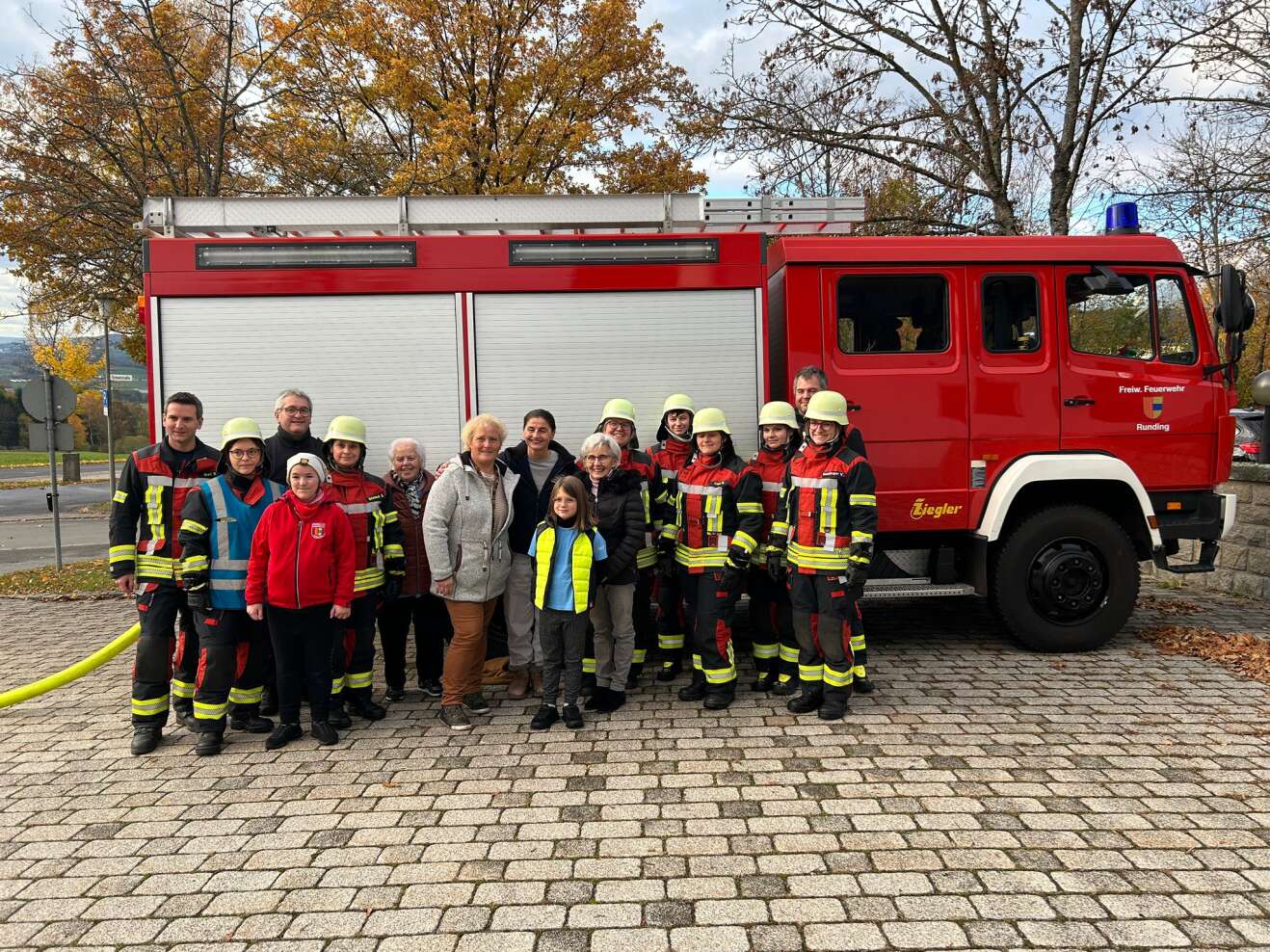 Gemeinsam sind wir Bayern: Frauenfeuerwehr Runding