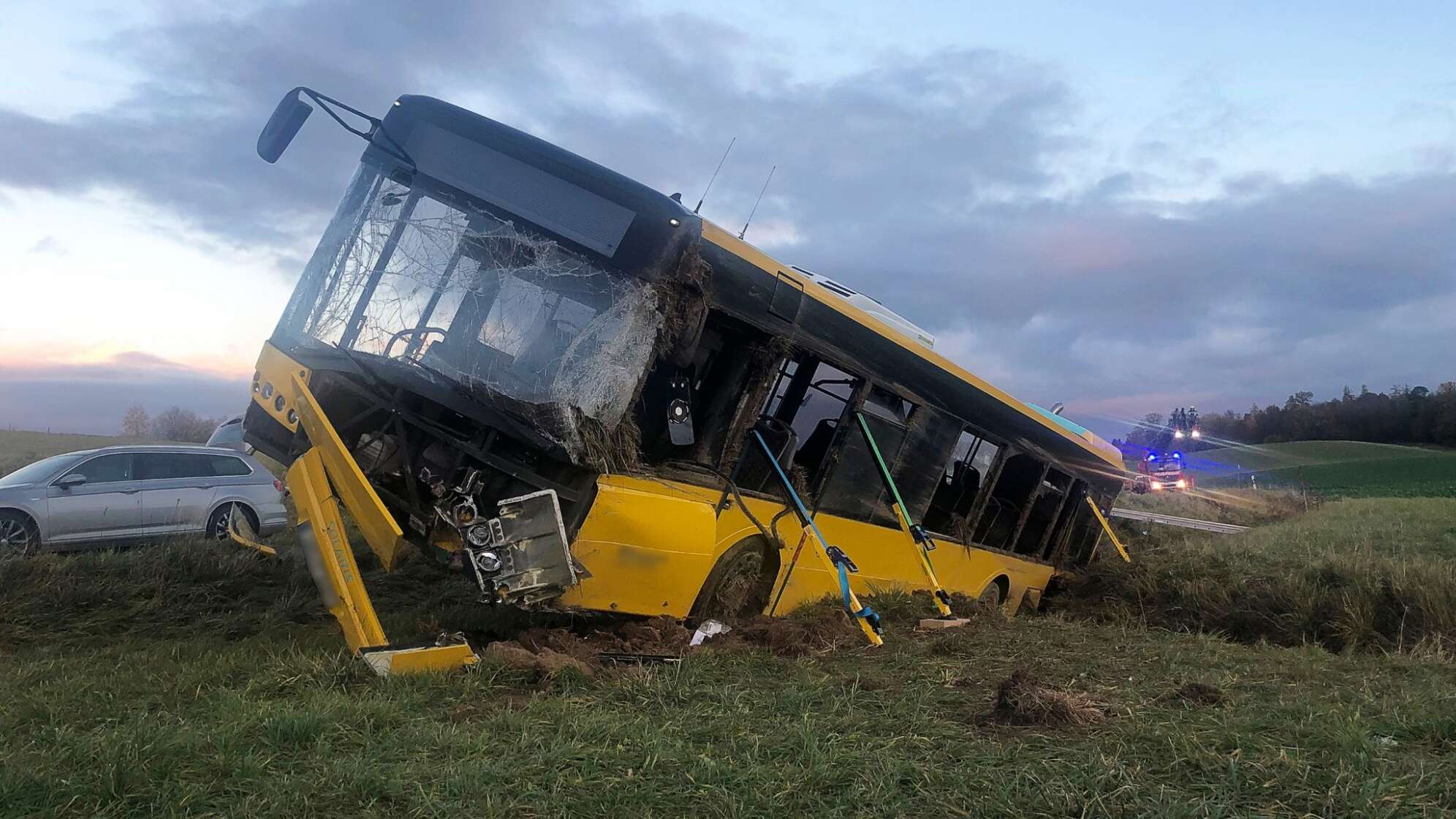 15 Verletzte bei Busunfall mit Schülern an Bord