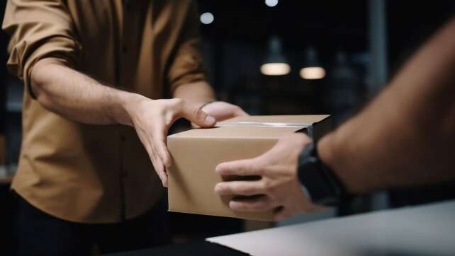 Kurz vor Weihnachten: Verbraucherzentrale rät zu sicheren Ablageorten für Pakete