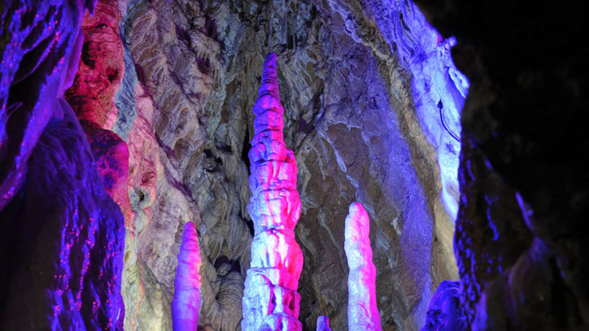 Höhle in Farben