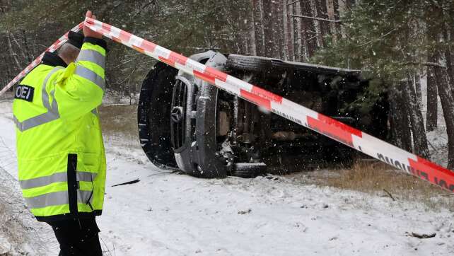 Massenkarambolagen durch Glatteis und Schnee