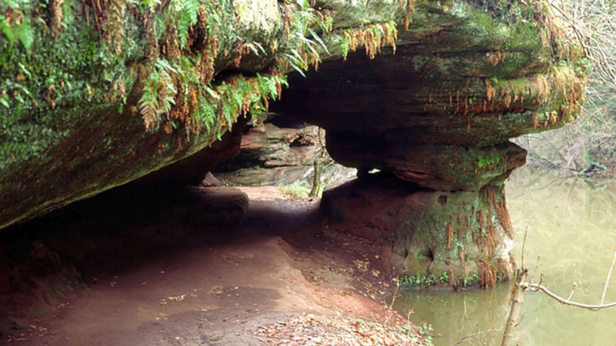 Schlucht mit Wasser