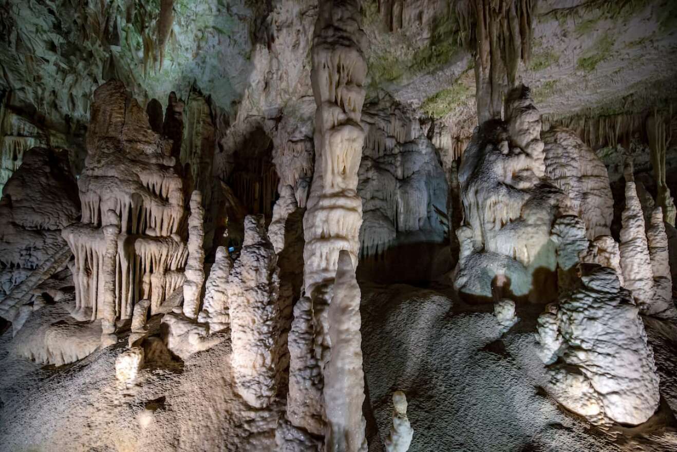 Eine Tropfsteinhöhle in Bayern